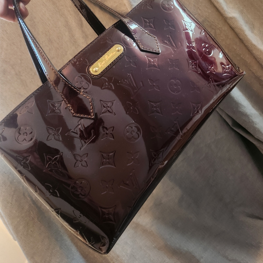 Louis Vuitton Amarante Monogram Vernis Wilshire PM Handbag - Picture 8 of 10